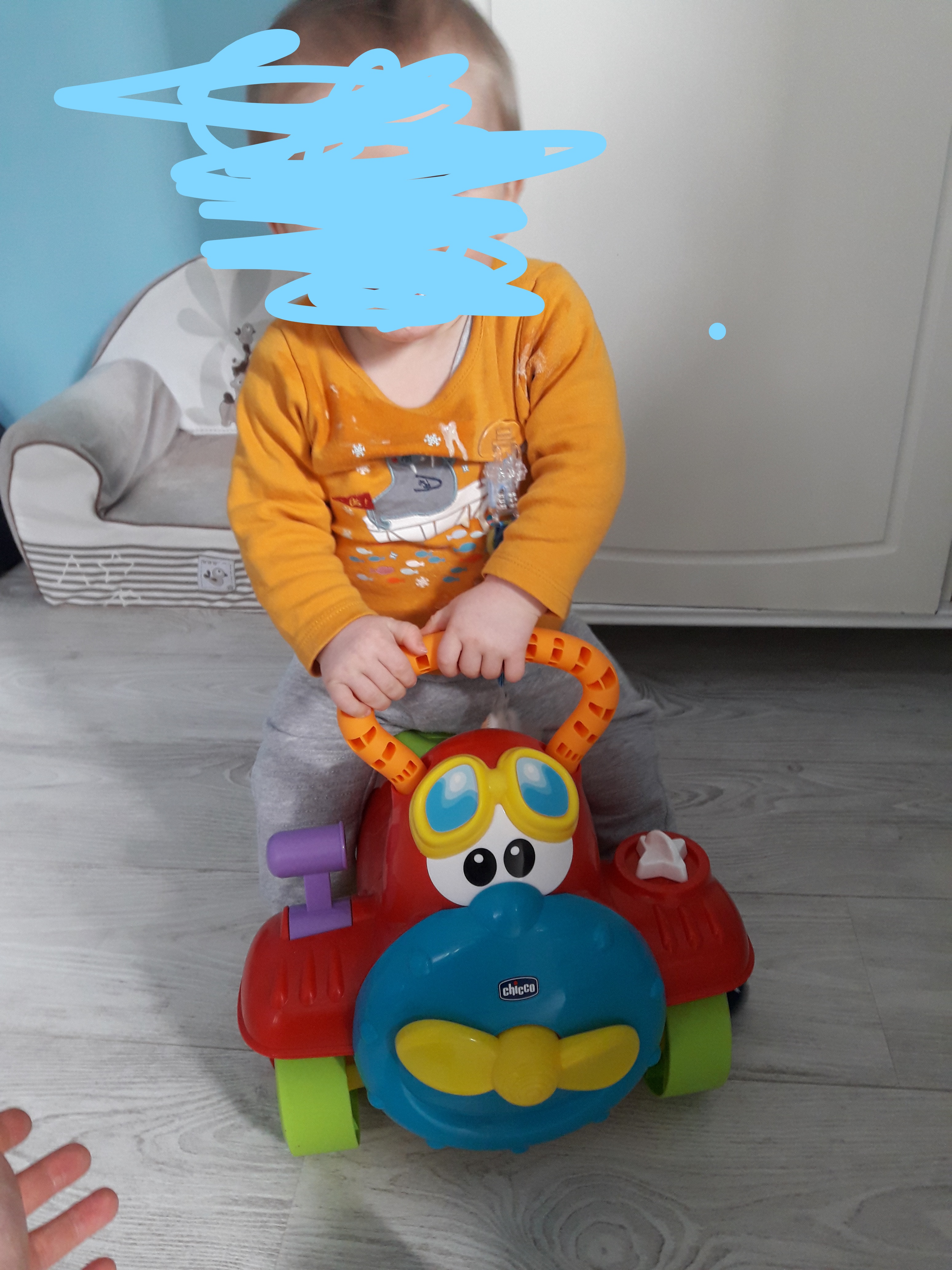 trotteur chicco avion