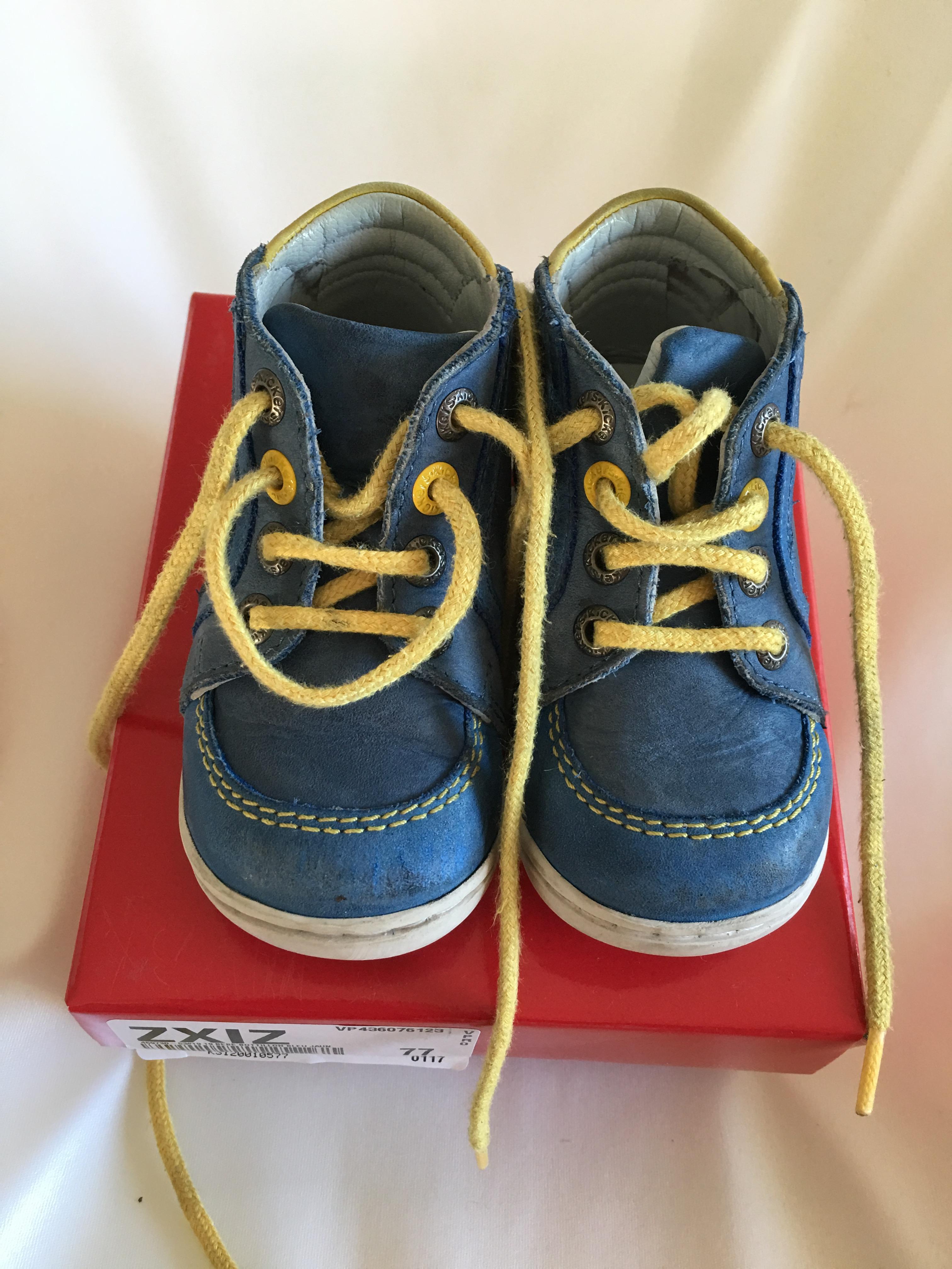 chaussure bebe kickers premiers pas