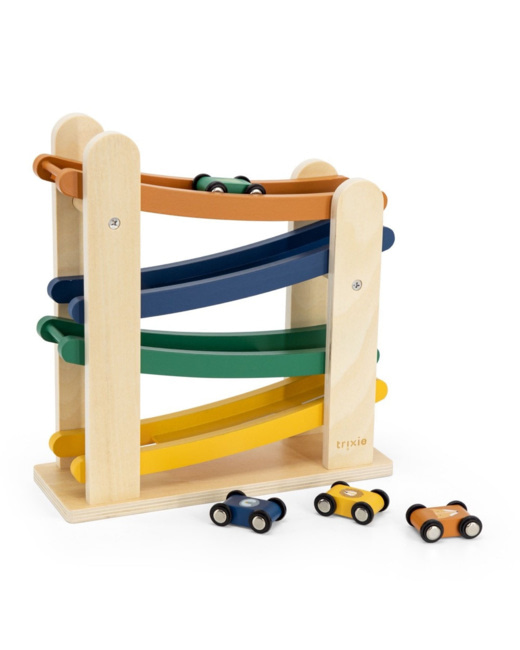 Rampe de course en bois avec 4 voitures