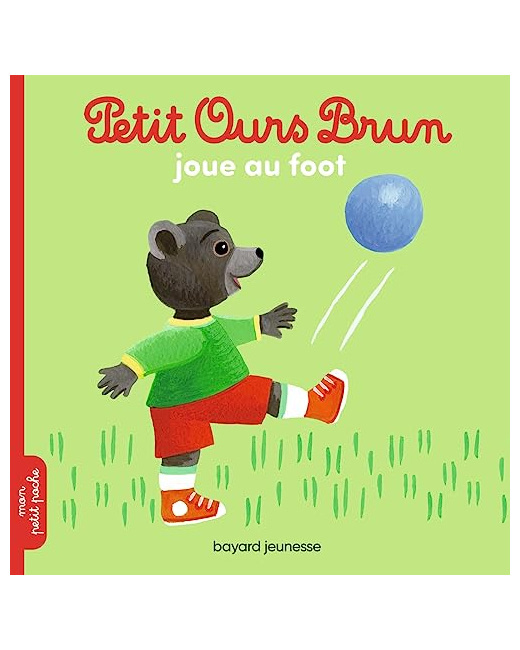 Petit Ours Brun joue au foot