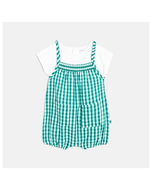 Salopette en vichy et tee-shirt uni