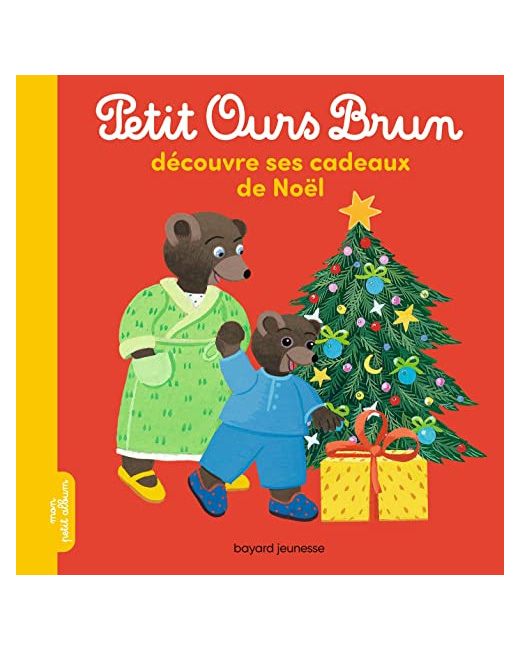 Petit Ours Brun découvre ses cadeaux de Noël