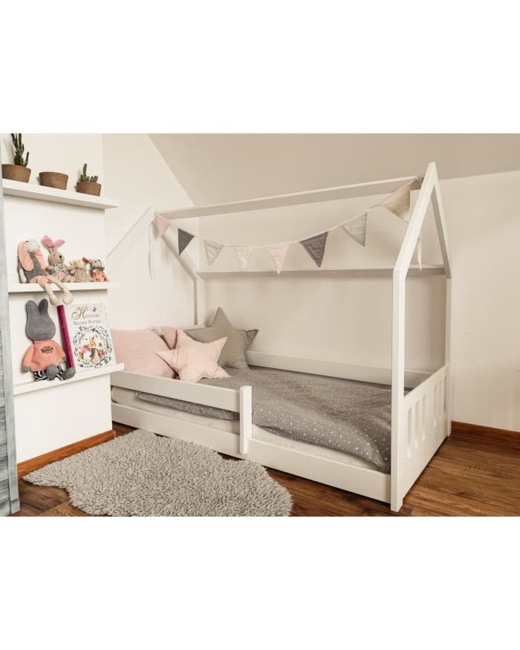 Lit cabane en bois avec barrière
