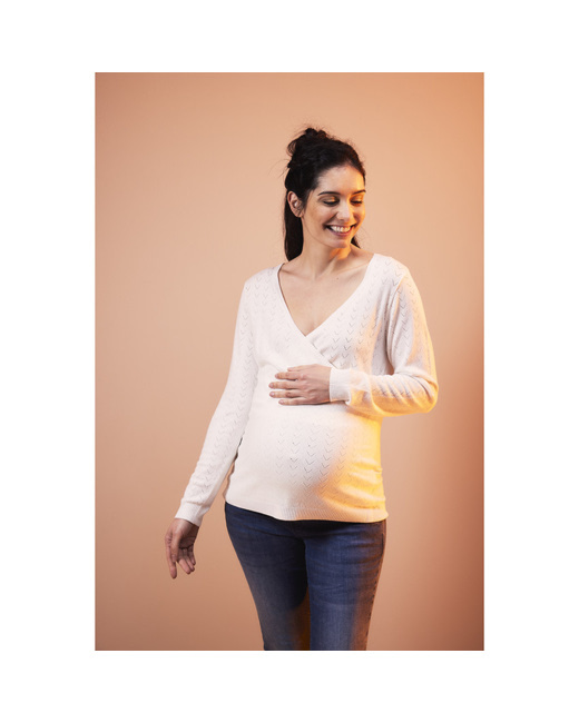 Pull de grossesse et d'allaitement effet cache-cœur en tricot ajouré