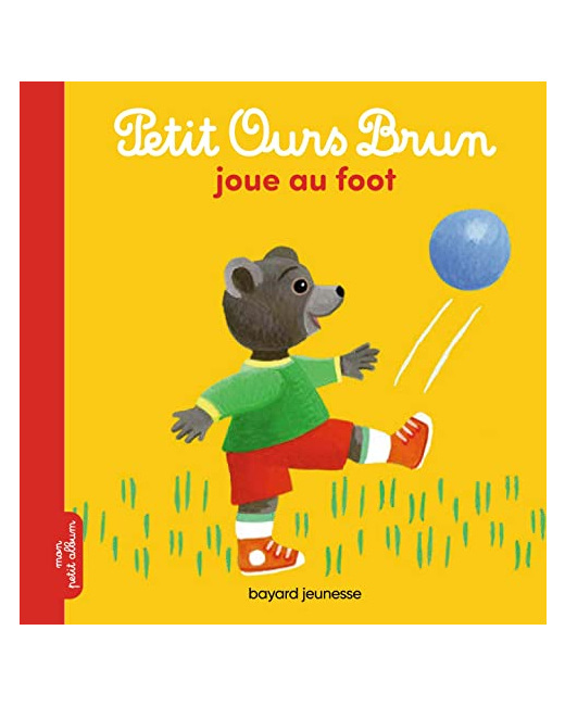 Petit Ours Brun joue au foot