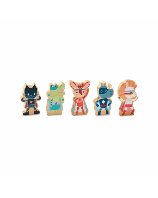 Personnages en bois supers héros