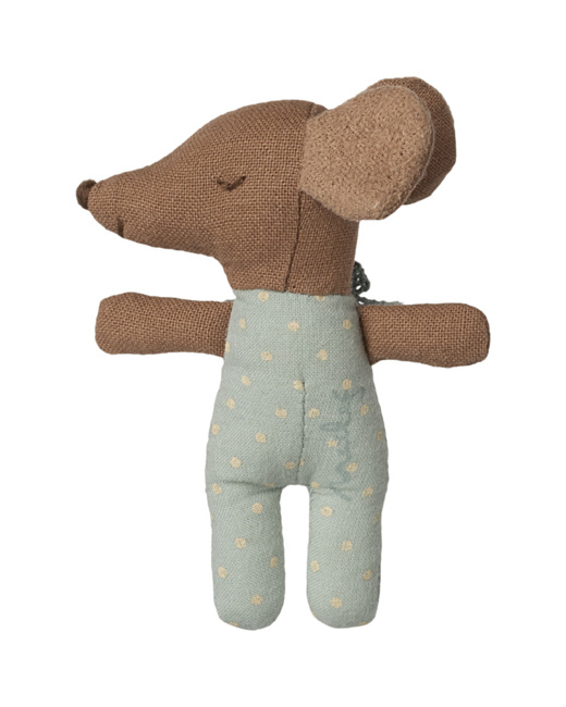 Bébé souris mi-endormie mi-éveillée