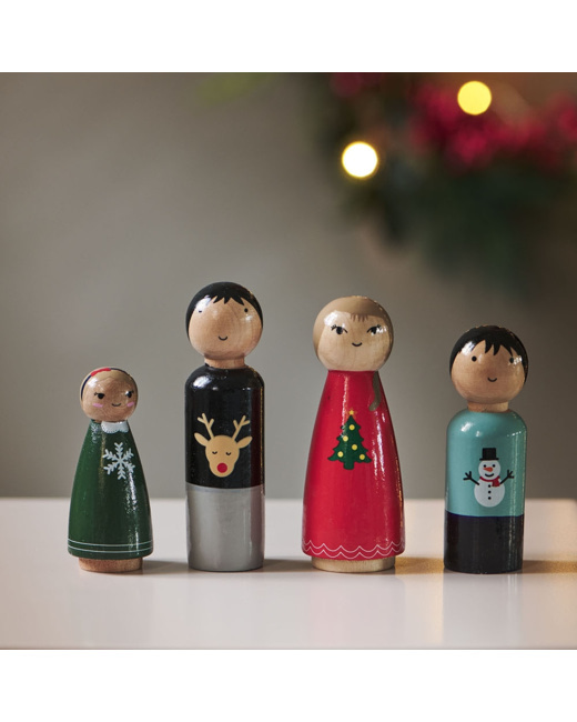 4 poupées en bois Famille de Noël
