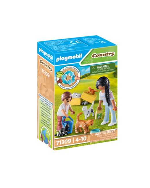 Famille de chats avec femme et enfant