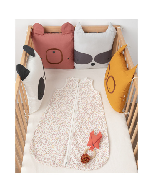 Coussin ourson et raton laveur décoratif ou modulable en tour de lit ou tour de parc