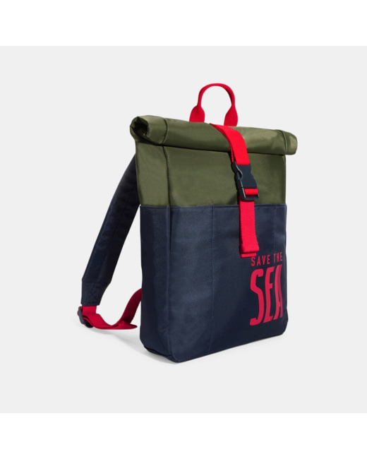 Sac à dos bicolore et imperméable bleu garçon