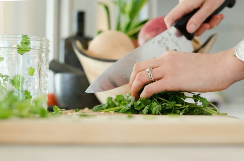 Alimentation et grossesse : que faut-il privilégier et éviter ?