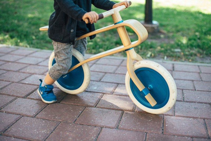Comment choisir entre porteur, tricycle, trottinette et draisienne ?