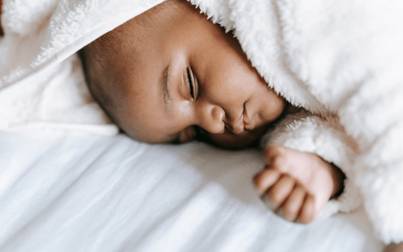 Quels sont les bons réflexes à adopter pour que votre bébé n'attrape pas froid la nuit ?