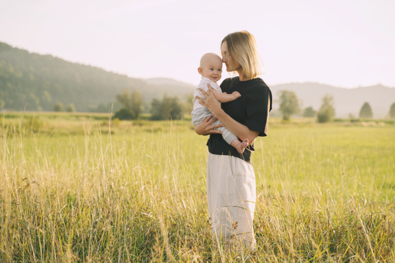 Quel lait infantile choisir pour bébé ? Comparatif des options à base de lait de vache et de chèvre