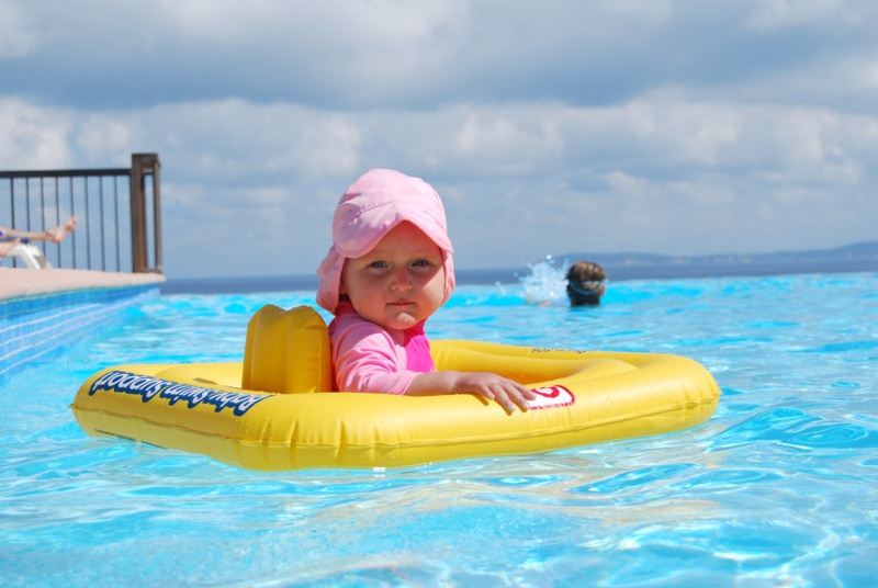 Les indispensables pour la baignade de bébé