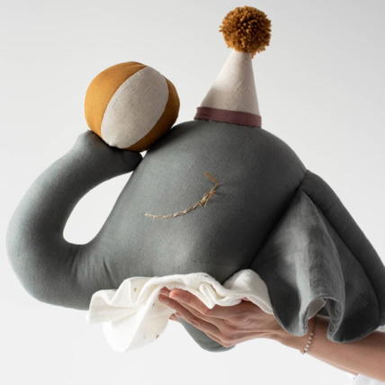 Avis Trophée mural enfant en lin, Éléphant de cirque gris Sevira Kids 2