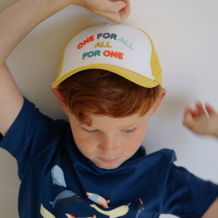 Avis Casquette "One for all, all for one" jaune garçon OKAIDI 3