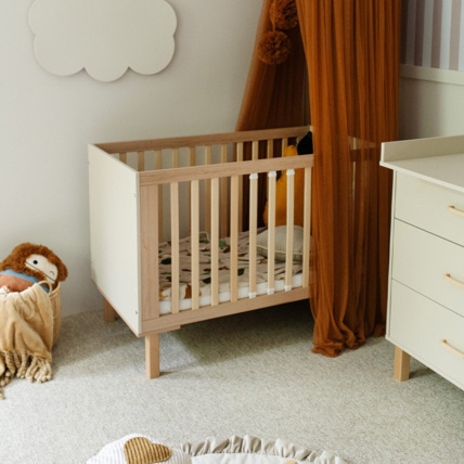 Avis Lit bébé évolutif à barreaux avec plan à langer amovible Laura Mon Mobilier Design 3