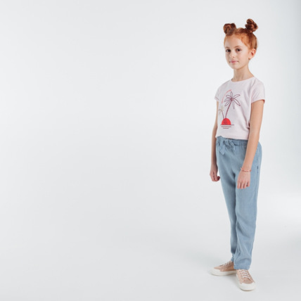Avis Pantalon carrot en jean léger bleu fille OKAIDI 1