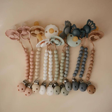 Avis Attache sucette en silicone MUSHIE 8