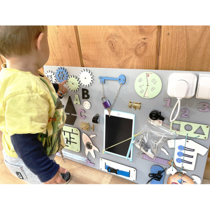 Avis Tableau d'activité sensoriel Montessori Busy Board Mia 3TOYSM 5