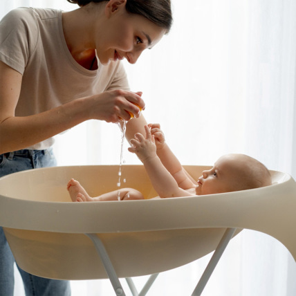 Avis Baignoire ergonomique bébé avec thermomètre TEGGI Mon Mobilier Design 3
