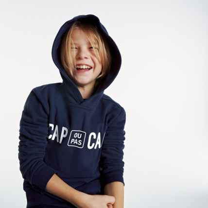 Avis Sweat à capuche Cap ou pas cap bleu garçon OKAIDI 1