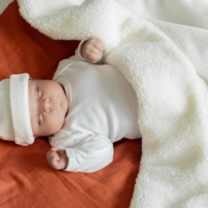 Avis Lot naissance Bonnet et moufles Trois Kilos Sept 2