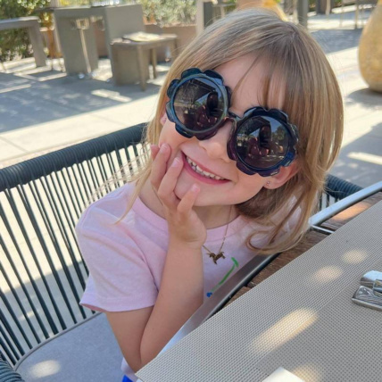 Avis Lunettes de soleil fleurs bleu fille OKAIDI 2