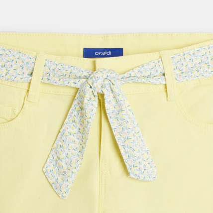 Avis Bermuda en toile unie + ceinture jaune fille OKAIDI 2