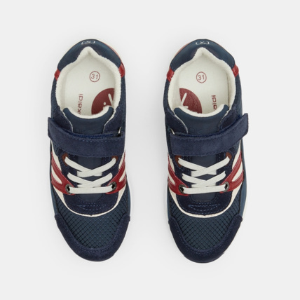 Avis Tennis running multicolores lacets et scratch bleues garçon OKAIDI 2