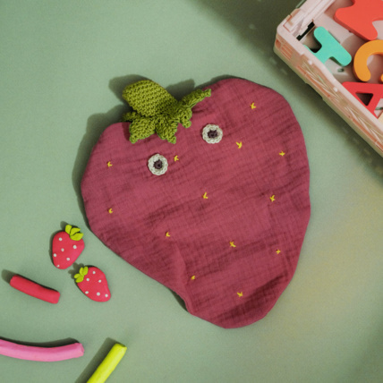 Avis Doudou Billy la Fraise MYUM - THE VEGGY TOYS 1
