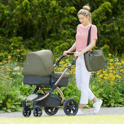 Avis Poussette Trio Stomp V4 avec base isofix et siège auto Galaxy Ickle Bubba 2