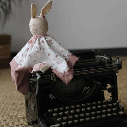 Avis Doudou mouchoir Lili la lapine Trois Kilos Sept 3