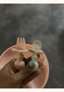 avis Lot de 2 assiettes à ventouse en silicone avec compartiments, 2 cuillères et 2 fourchettes par Marina