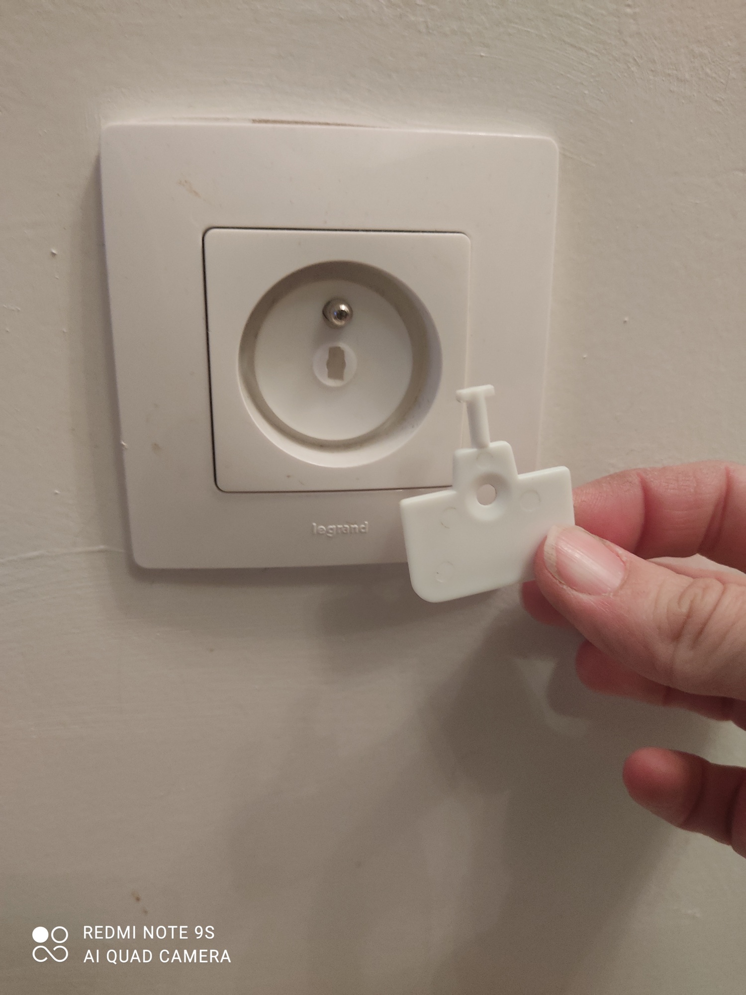 Lot De 4 Caches-prises étanches - Autocollants Ultra-minces - Noir Transparent - Pour Salle De Bain, Cuisine, Extérieur - Sécurité Enfant