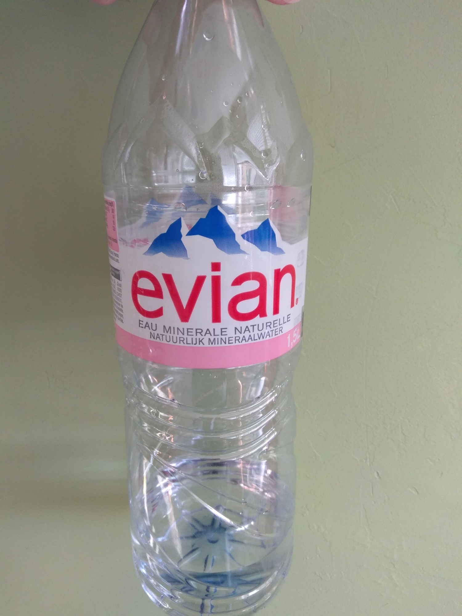 EVIAN Eau minérale naturelle 1,5L
